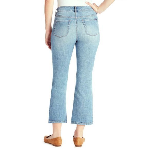 NWT CHAPS Mid Rise Crop Kick Jeans - Picture 2 of 3